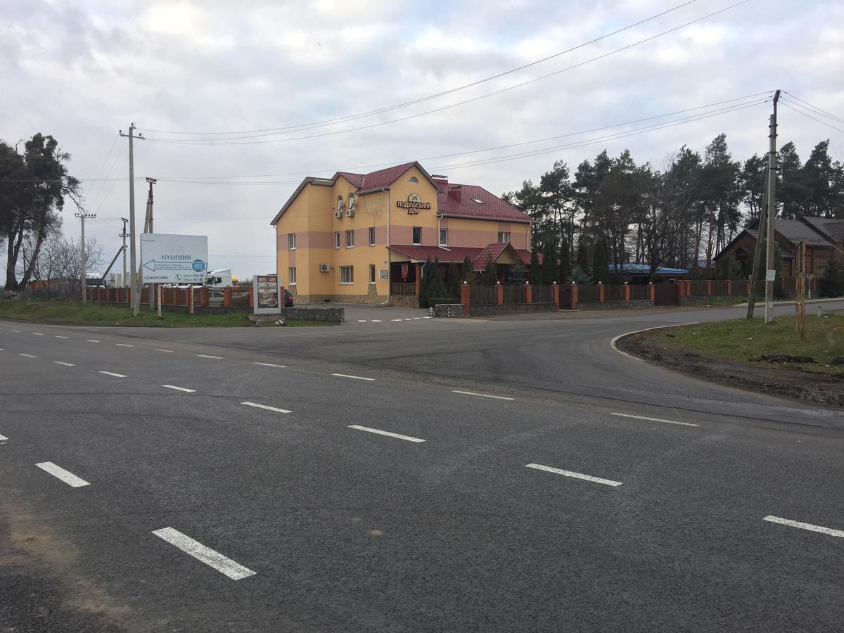 Podilskii Dvir Yakushintsy Bagian luar foto