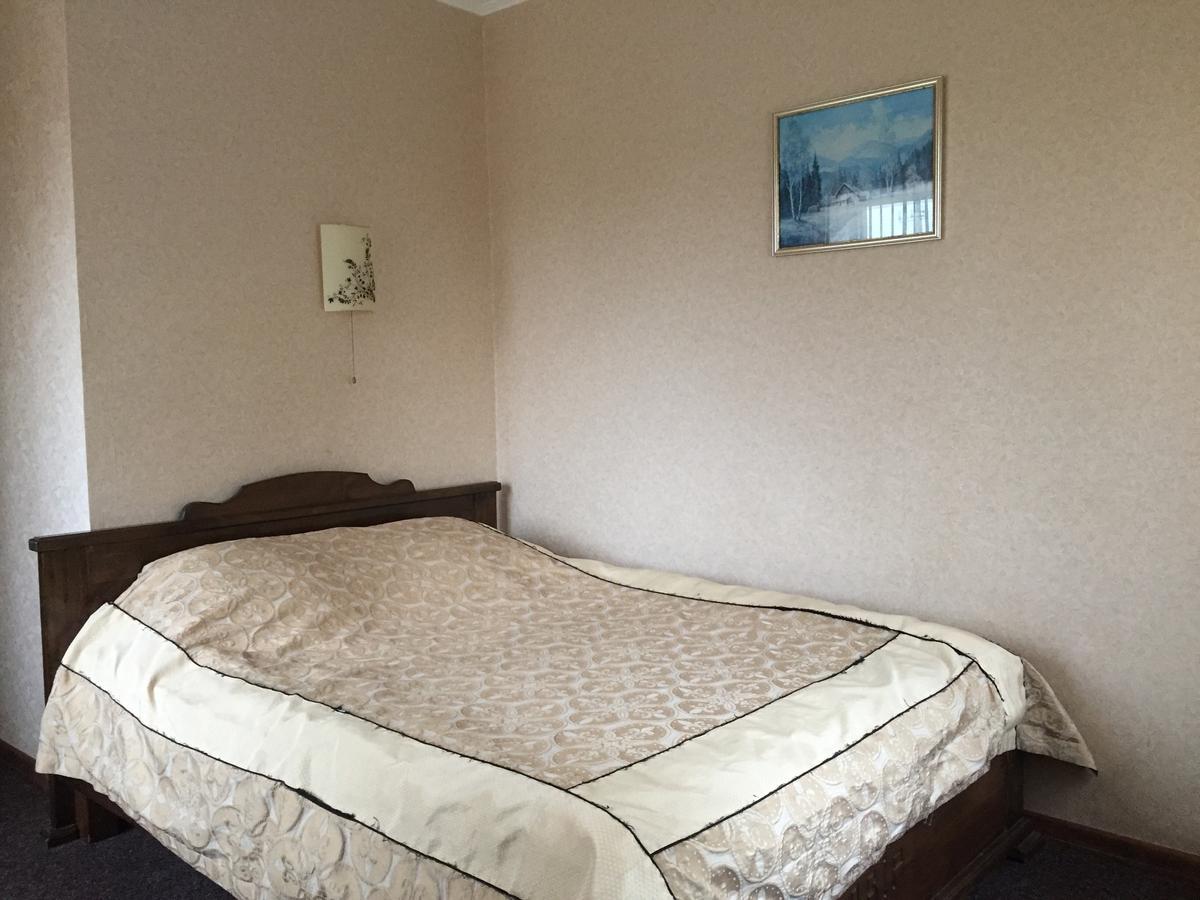 Podilskii Dvir Yakushintsy Bagian luar foto
