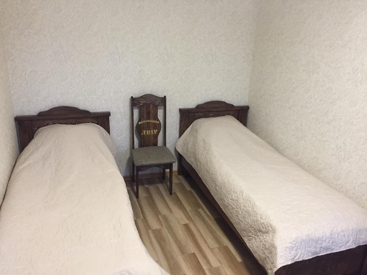 Podilskii Dvir Yakushintsy Bagian luar foto